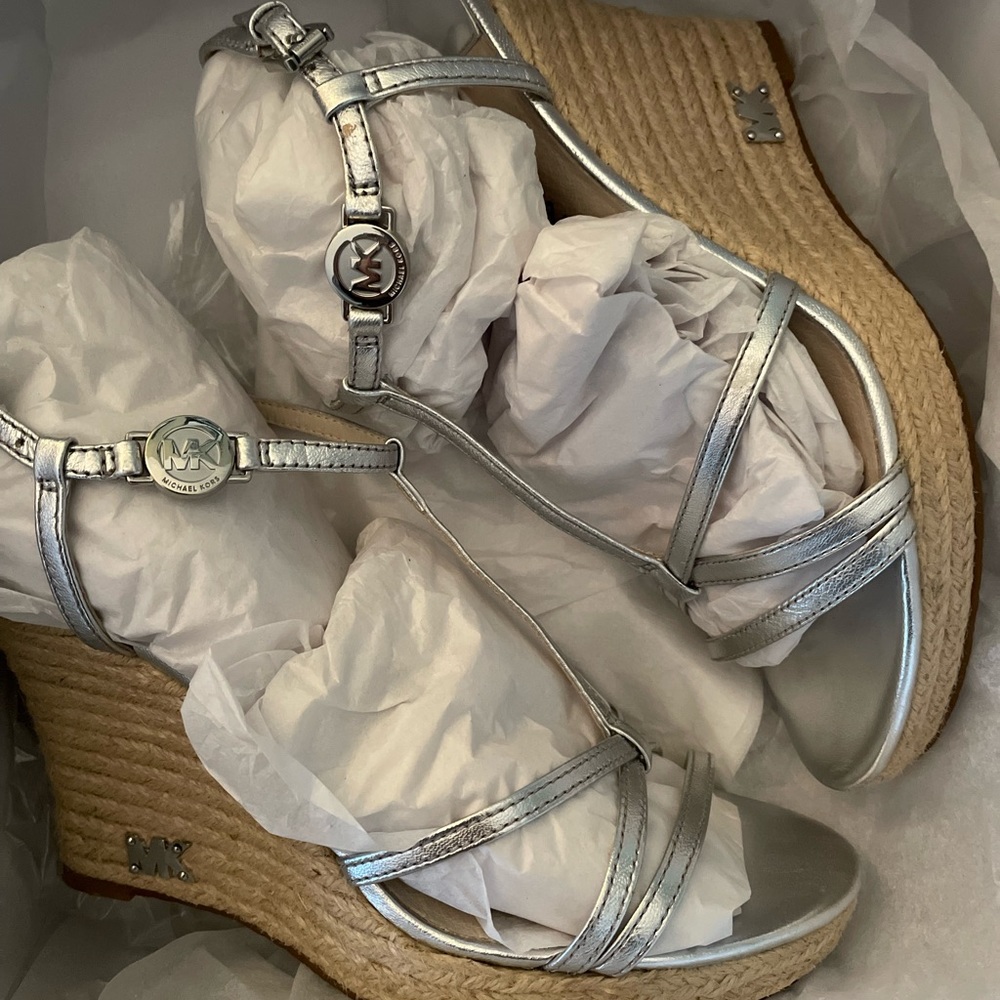 MICHAEL Michael Kors Kira Silver Metallic Wedge Size 8 - Picture 3 of 4
